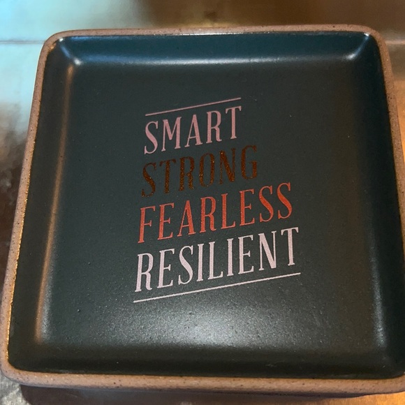 “smart/strong/fearless/resilient” decorative stoneware tray-NWT - Picture 4 of 8